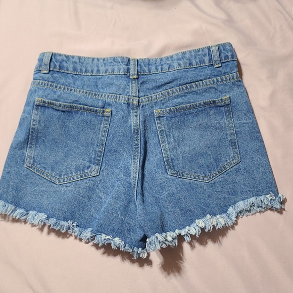 Shorts - Picture 2 of 3